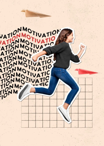 Fiatal lány fut, mögötte hullámzó "MOTIVATION" felirat, papírrepülők és kockás háttér. Futás, motiváció, siker, energia, fiatal, lendület.